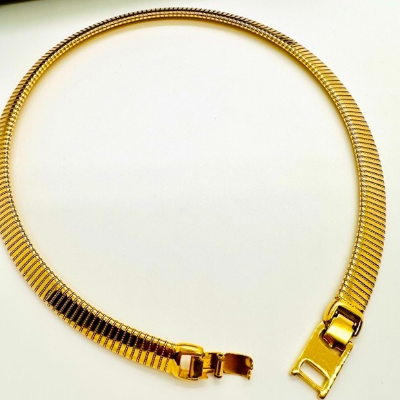 Vintage MONET Omega Snake Chain Gold Necklace - Picture 11 of 14